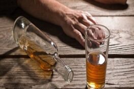 Rượu Methanol là gì? Tại sao rượu Methanol có thể gây ngộ độc?