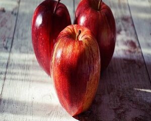 Một Quả Táo Bao Nhiêu Calo? Tác Dụng Và Những Lưu Ý Khi Ăn Táo