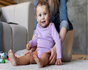 ​Khi nào bé biết ngồi? Câu trả lời và các bước hỗ trợ sự phát triển