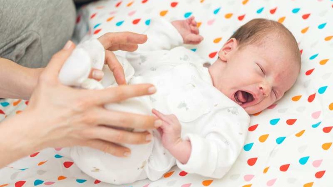 trẻ sơ sinh bị khò khè