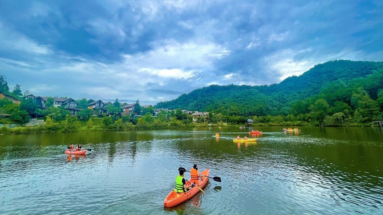 bầu 2 tháng đi du lịch được k