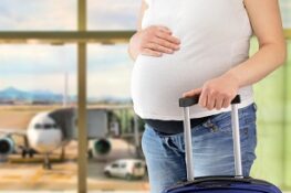 Có bầu 2 tháng đi du lịch được không? Mẹ bầu cần biết gì trước khi lên đường!
