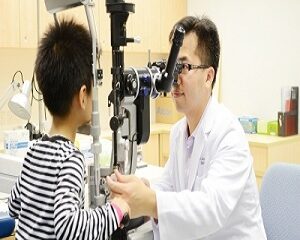 Tật Khúc Xạ Học Đường: Nguyên Nhân, Dấu Hiệu và Cách Phòng Ngừa