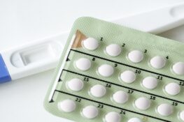 Thuốc tránh thai hàng ngày: Lợi ích và tác dụng phụ bạn cần biết